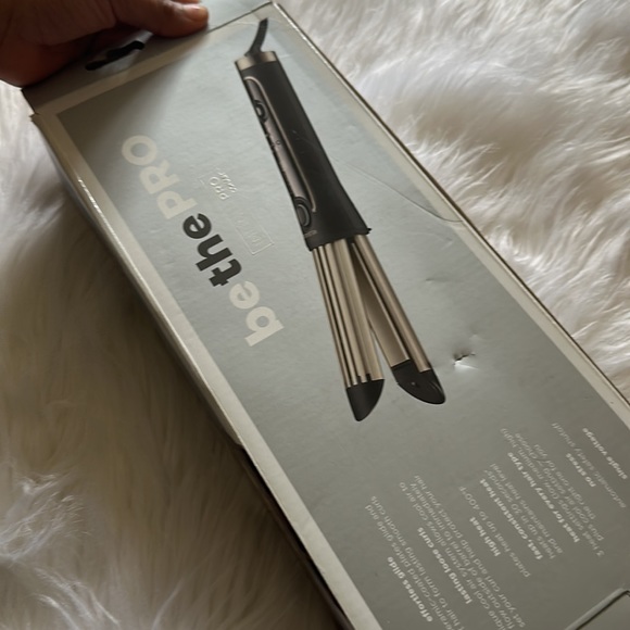 . The box is a little damage but the product is in its condition - Picture 3 of 3